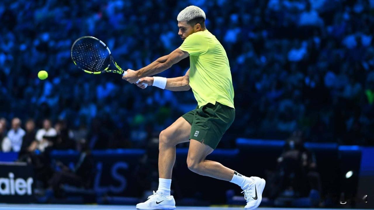 重新回顾一下阿尔卡拉斯在年终总决赛小组赛的三连胜、全胜之路。2-0德米纳尔