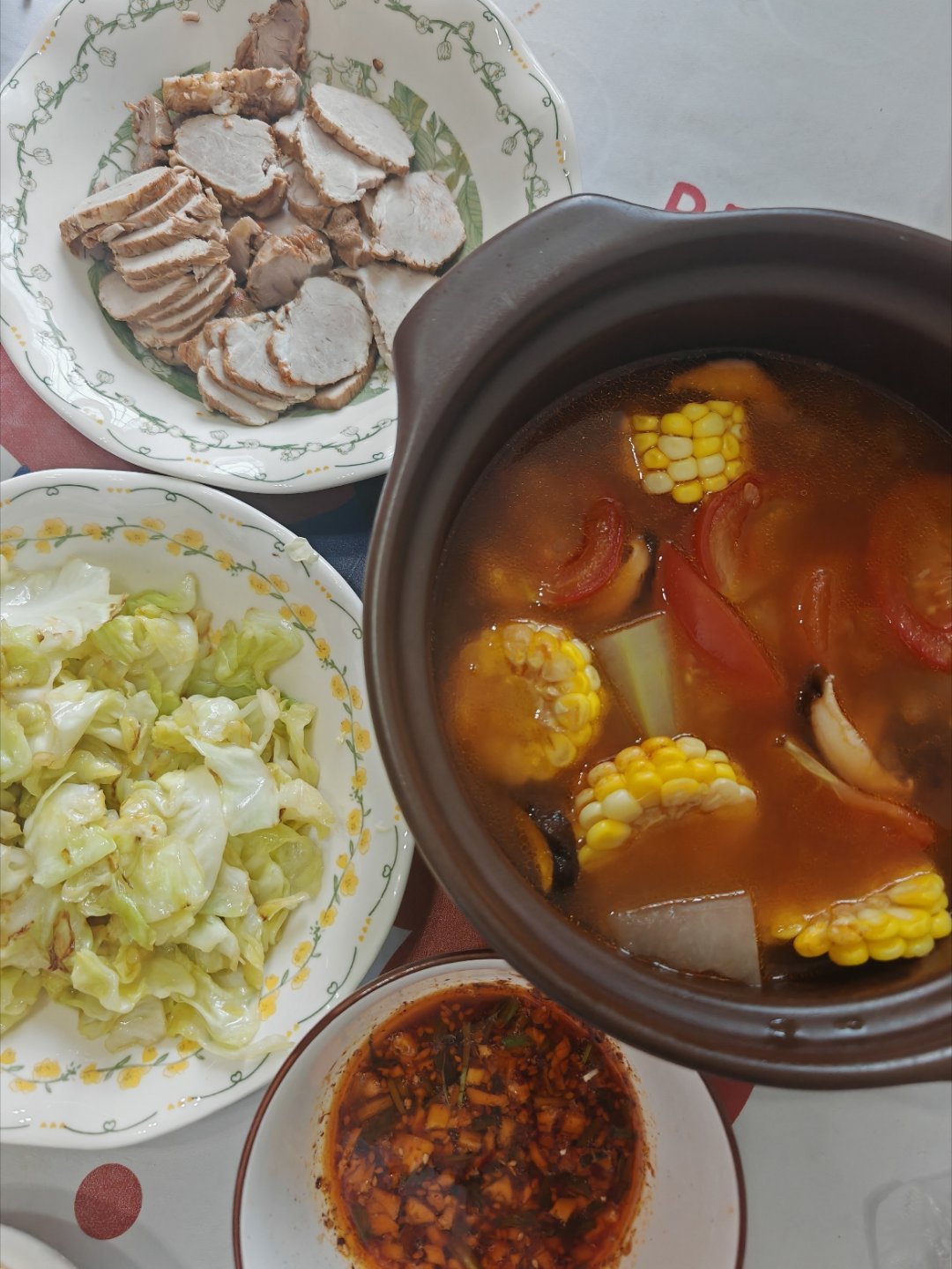 午餐常买的那家豆腐卖完了，买的另一家竟然是酸的，气煞我也！你们吃啥