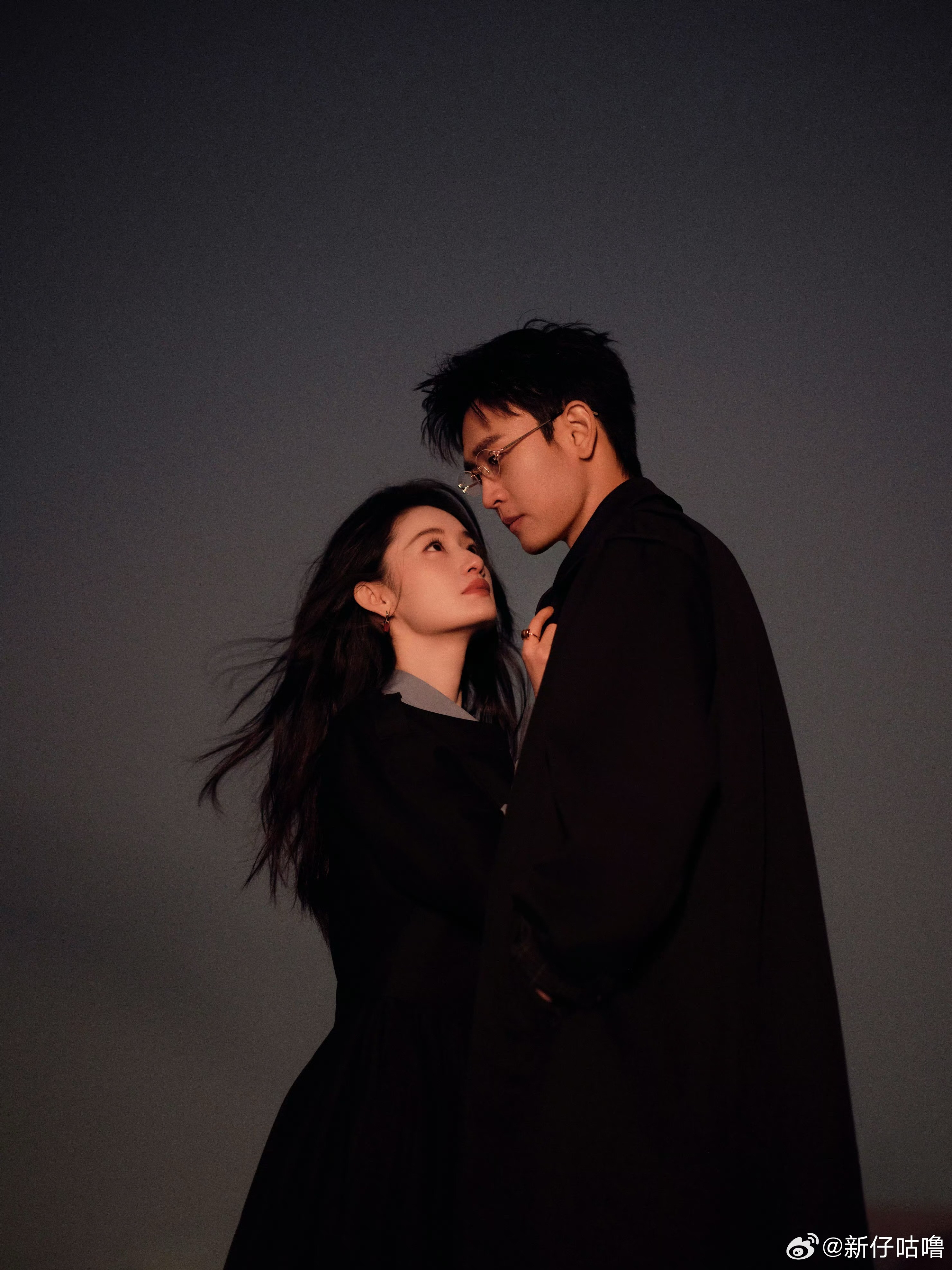 被这组合体首封狠狠惊艳到！氛围感直接拉满，两人同框也太配一脸了！郭晓婷清冷温柔的