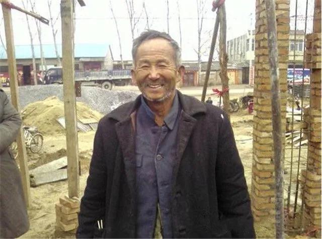 北京一流浪汉因无暂住证被送进收容所，填写籍贯时警察瞬间呆住“您就是大名鼎鼎的杞县