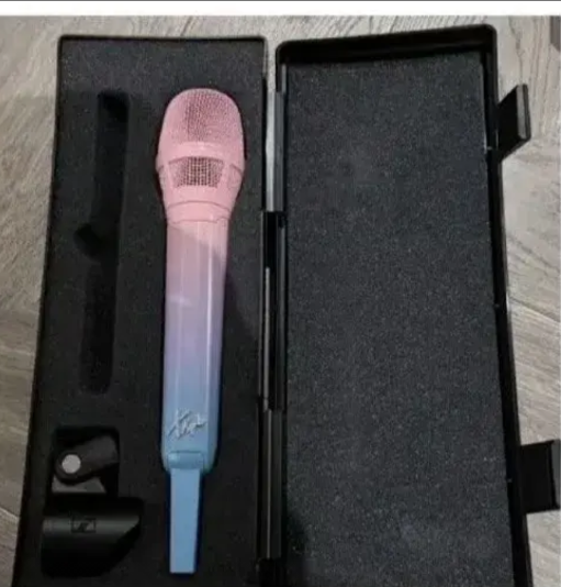 白鹿也太太太大方了吧，竟然给好朋友送了价值30万的麦克风关键这个麦克风不仅是价