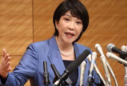 日本终战81周年的追悼仪式上，出现了极其罕见的一幕，高市早苗当众对日本天皇甩脸子