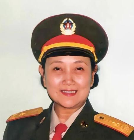 1966年，八一厂已经很乱了，当时厂里私底下流传着一句话：“男的，不如女的，老的