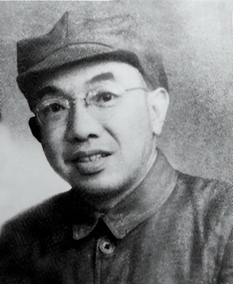 1943年，新四军七师政委曾希圣拉住黄克诚，轻声说：“老黄，我老婆有可能是特务。