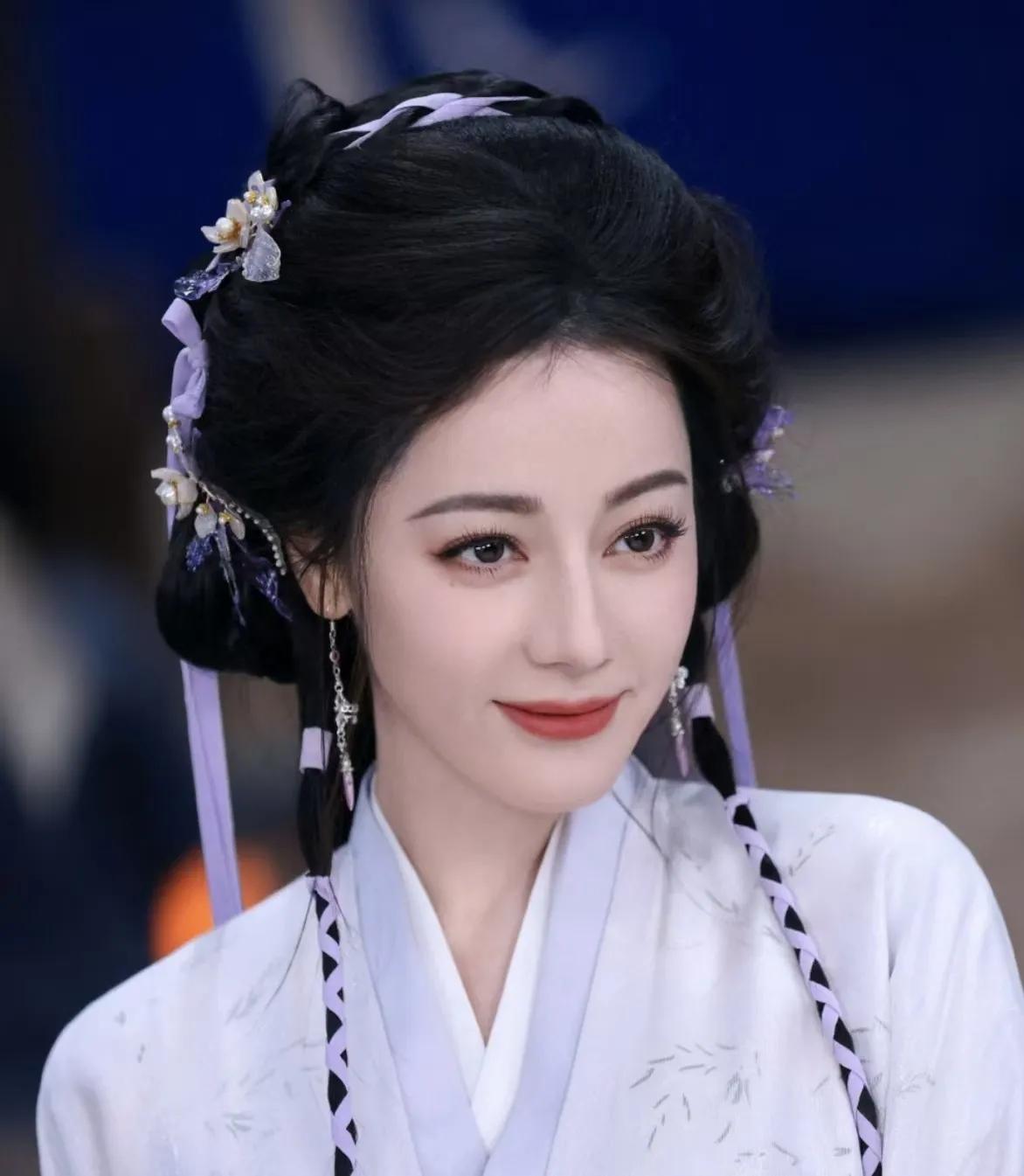 迪丽热巴不是没CP感，是这张脸太绝，每部剧都把男主压得接不住总说迪丽热巴拍