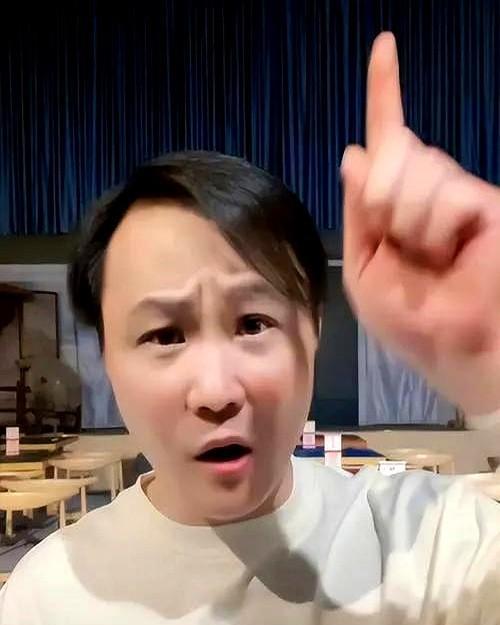 闫云达终于对于谦下手了，不知道谦大爷看了会作何感想？闫云达在直播中说：“于谦的