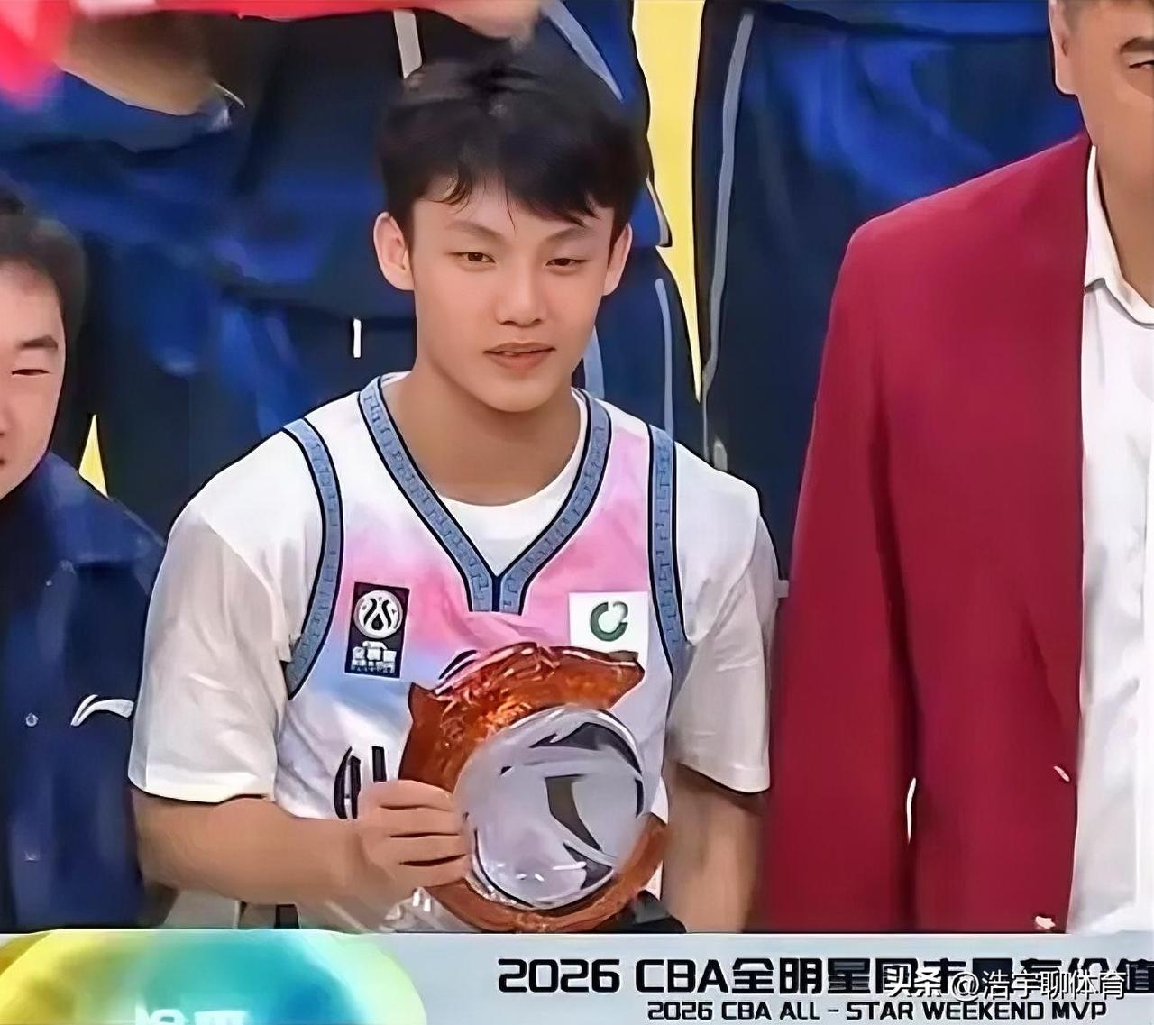 cba全明星赛南区战胜北区队，杰师傅荣膺全明星正赛mvp，徐昕有点不懂事？赵睿“