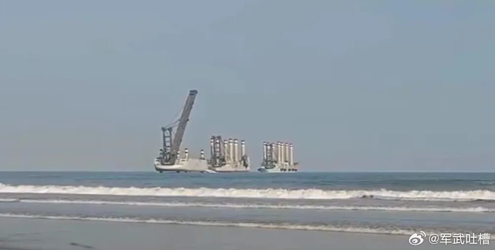 新批次的岸舰连接器已经投入测试等福建舰形成战斗力，差不多就可以动手了2027年，