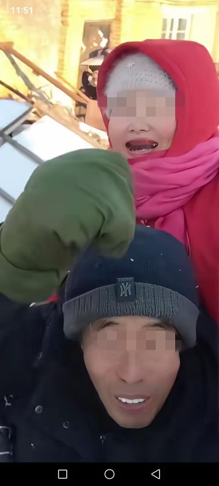 心酸，活明白了，丈夫患肾癌，妻子患乳腺癌，放弃治疗，丈夫给妻子说：我带着你，你拿