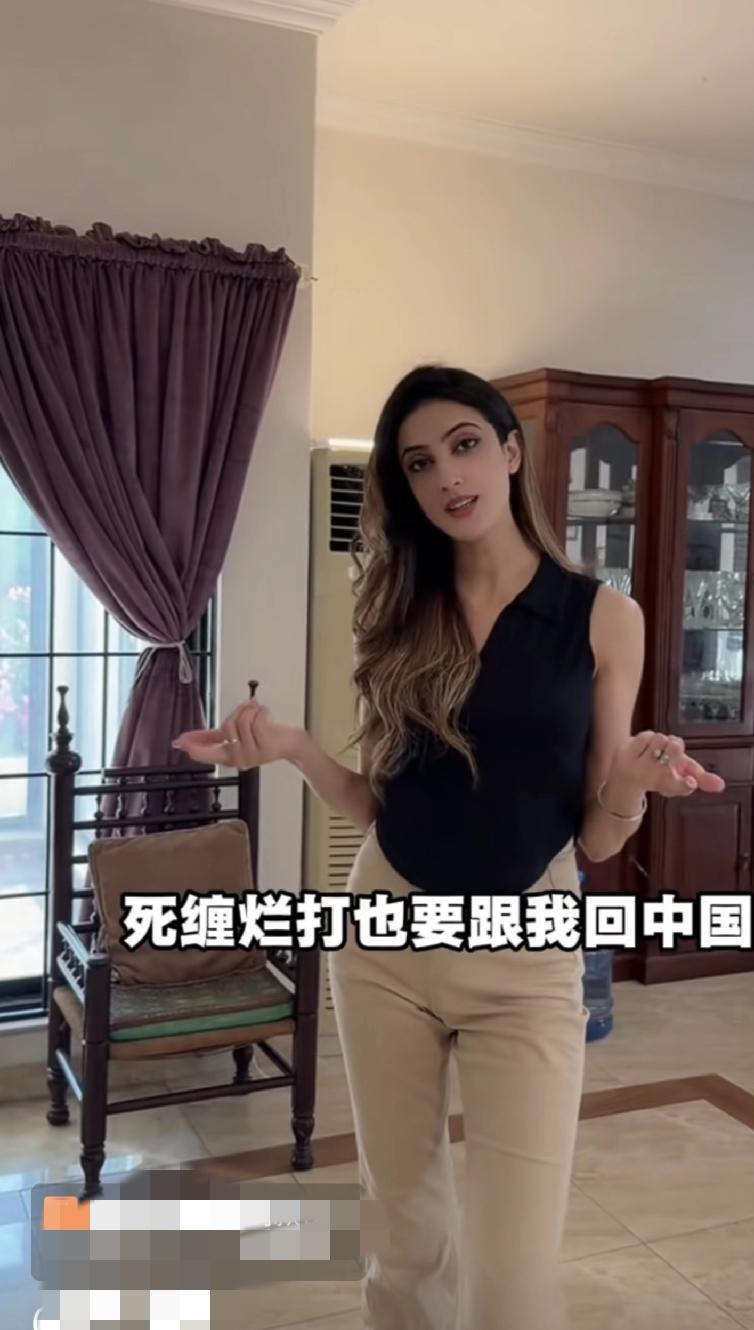 中国帅哥，找了个印度高种姓女友，小伙说印度温度太高了，屋里开两个空调，室内温度还