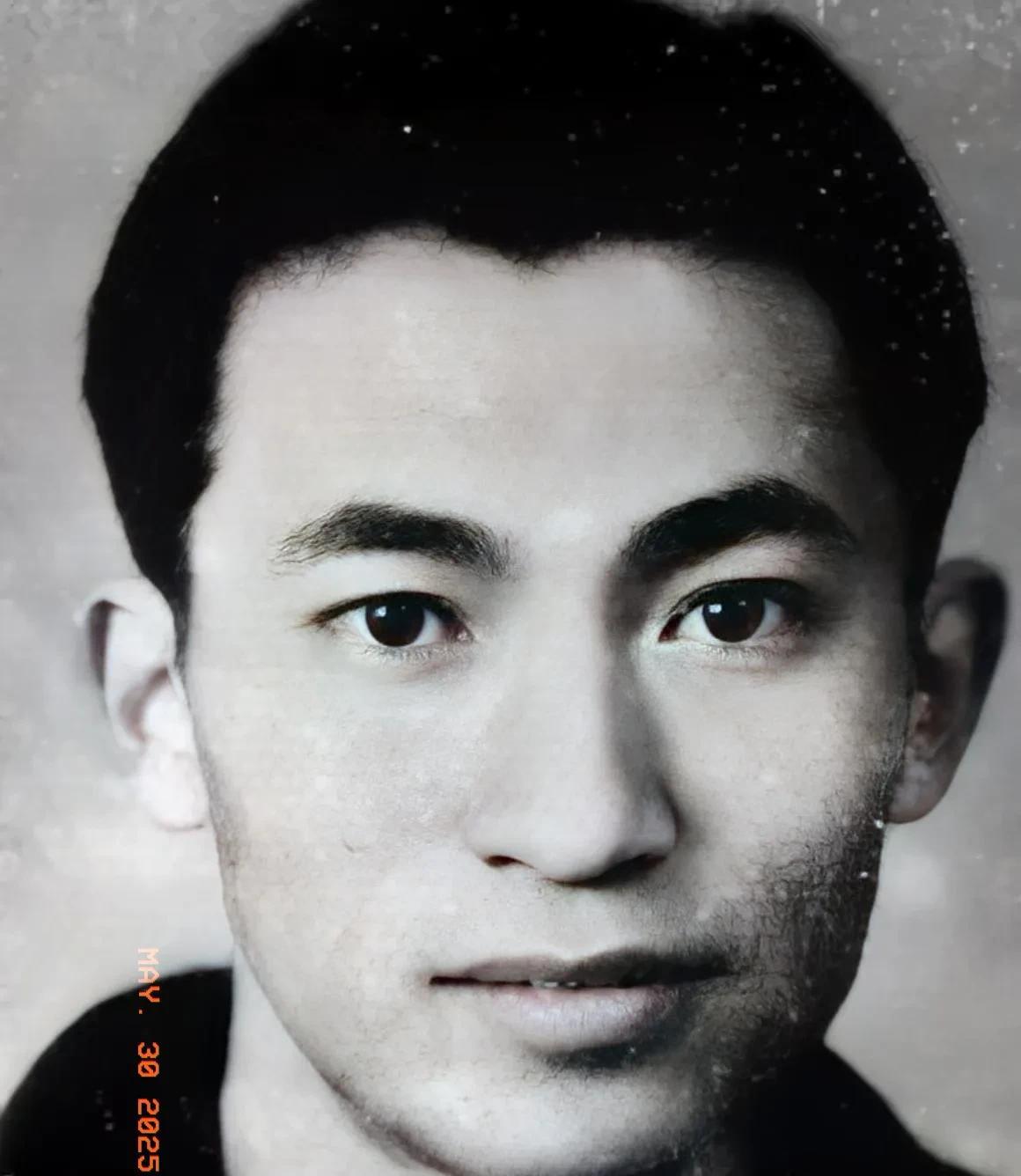 1949年，重庆解放前一天，一位红色特工身中27枪，壮烈牺牲。不久，他新婚4个月