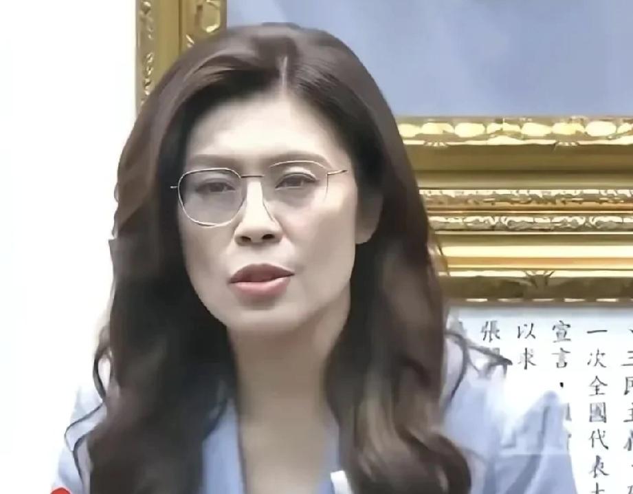 郑丽文太让人吃惊了！在参观访问清华附中的时候，她一激动，直接半开玩笑地说要把