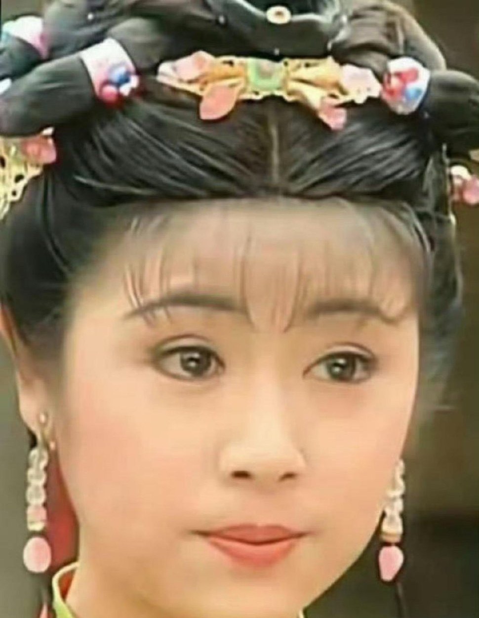 明明都是林心如饰演的，为什么第一部的紫薇看起来就是没有第二部紫薇漂亮呢