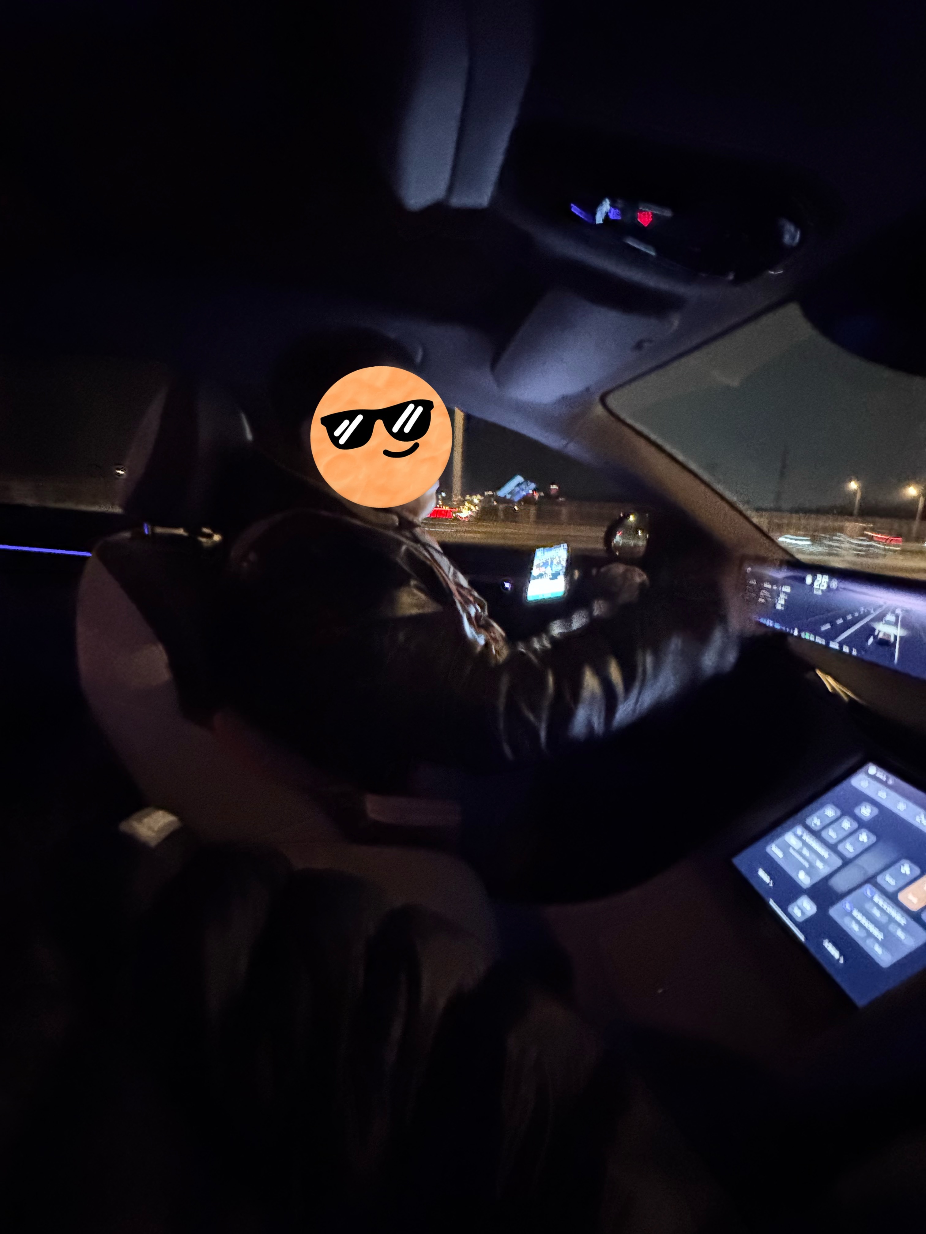 代驾师傅主动聊起智己L6原话：这电车真好开，小小的适合给媳妇儿开方向盘挺好玩这音