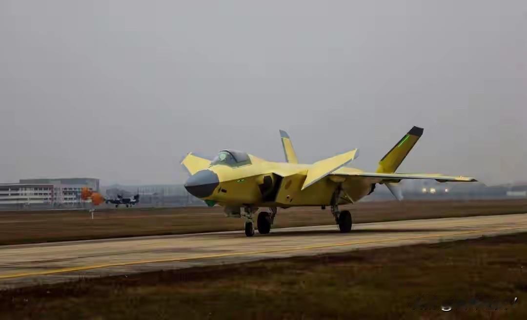 中国歼20A以全球顶尖战力跻身世界第一五代机行列！近日，成飞5地联动