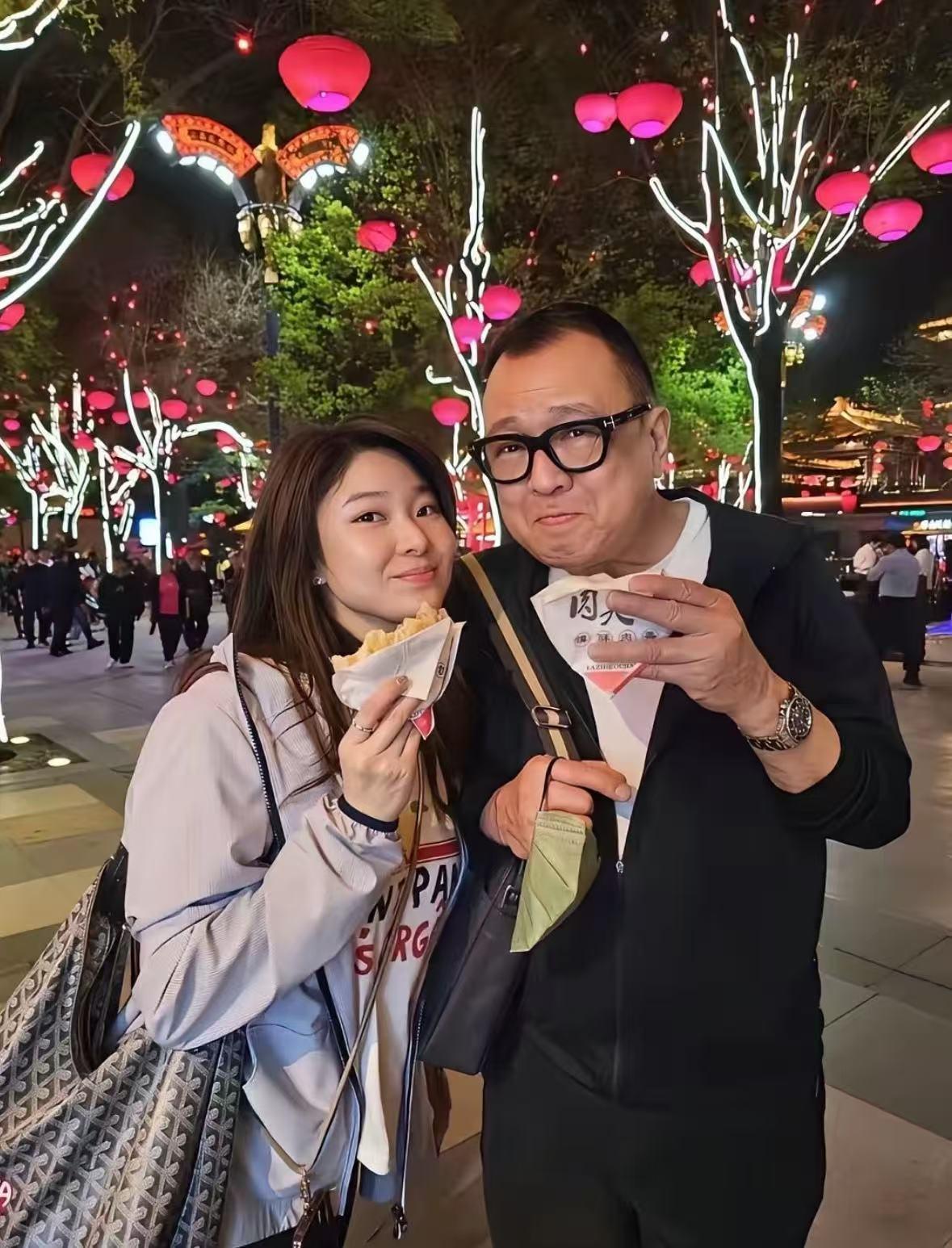 终于明白了!为什么在生命的最后几个月,许绍雄要拉着女儿拍视频了,不是因为博取