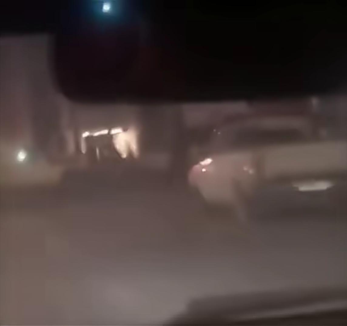 伊朗在通往沙赫尔哈塔姆·安比亚医院的道路上设立了军事检查站，因为遭到美军空袭之后