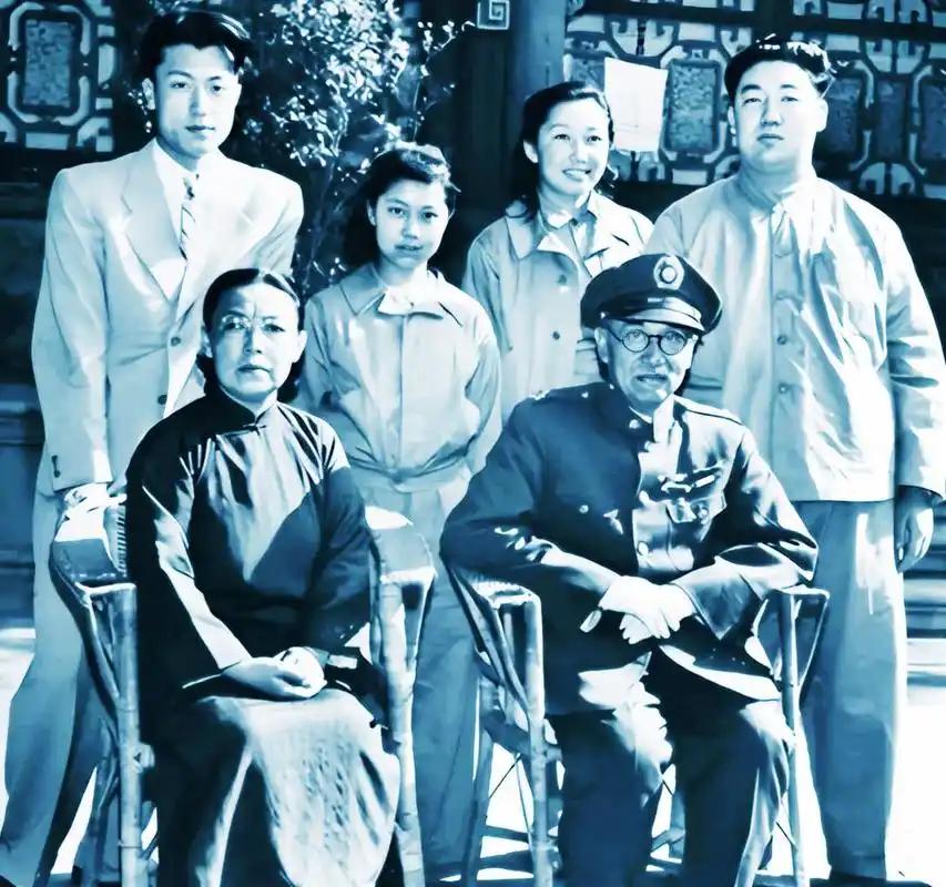1914年，31岁的阎锡山迎娶了一名14岁的姑娘。这个婚礼看上去是阎家添丁的大喜