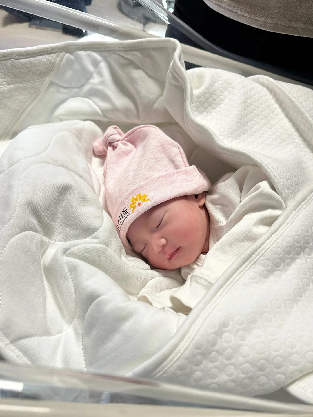 6.8斤，女宝，顺产根本不是网上说的那样简单