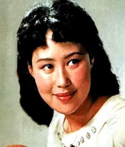 “演技第一”四字，像一把钝刀，把刘晓庆、潘虹、斯琴高娃三十年的呼吸、心跳、眼泪切