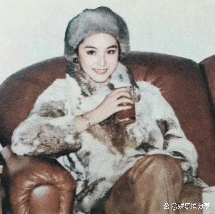 1973年19岁的林青霞美的不可方物