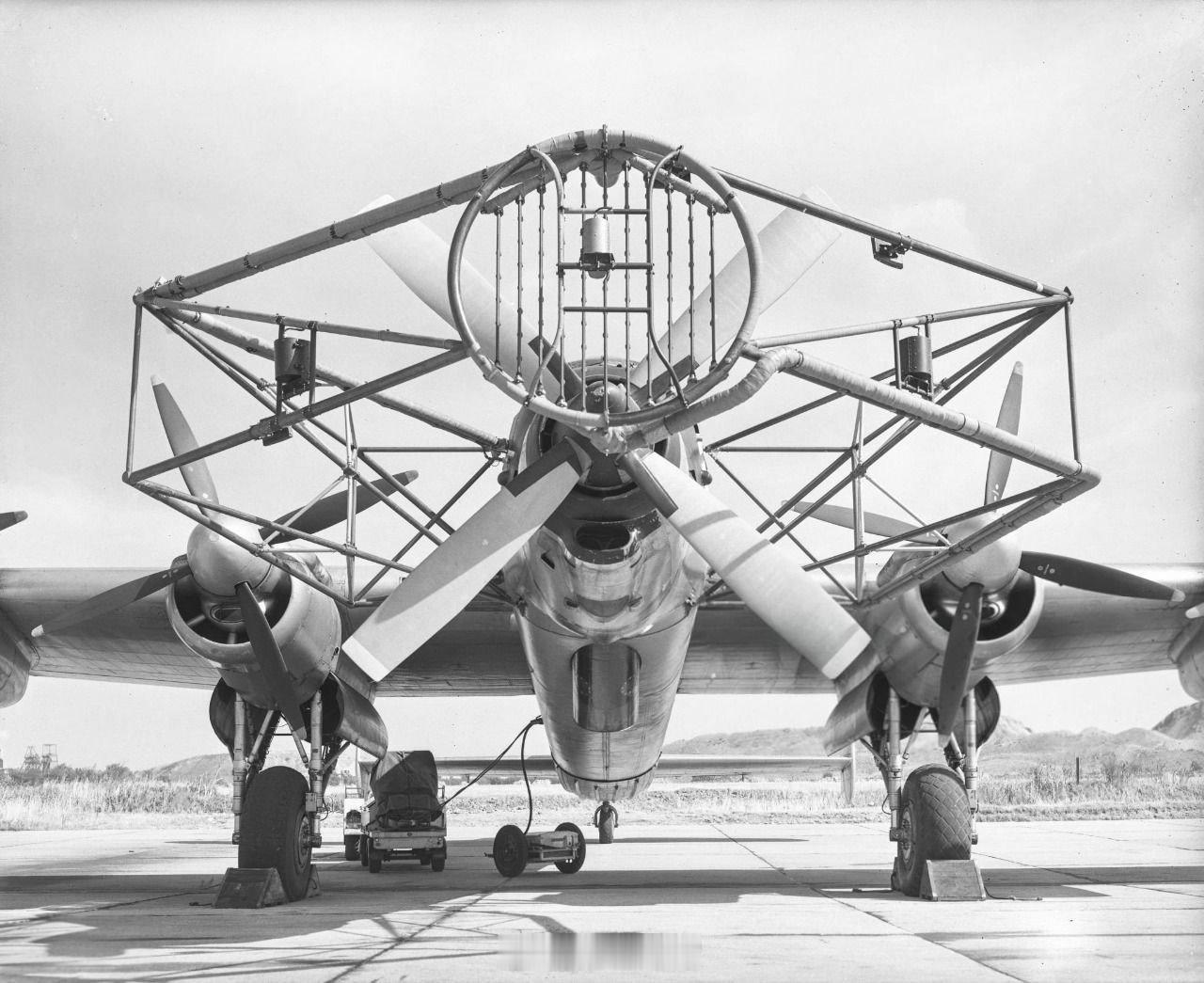 1956年，英国建造了一座飞行实验室，该实验室以AvroLincoln轰