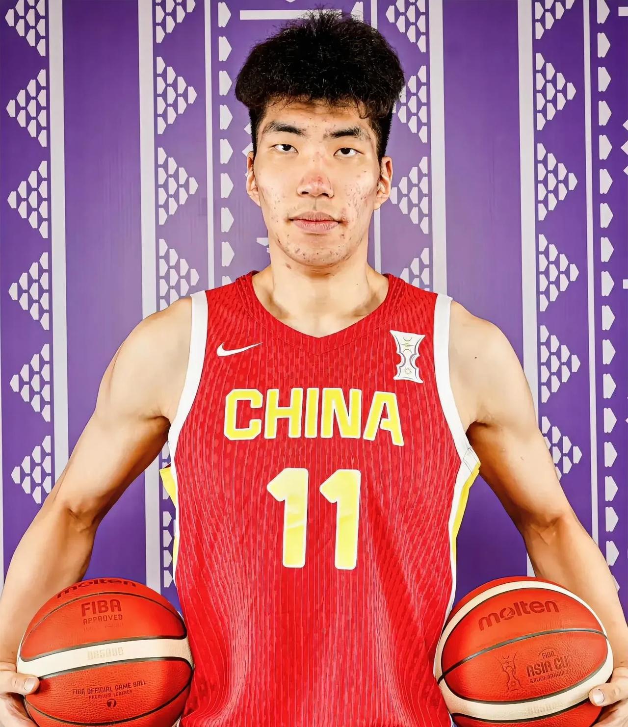我有一个预感，对阵韩国男篮，如果余嘉豪打不好，他可能会被李祥波取代！昨晚