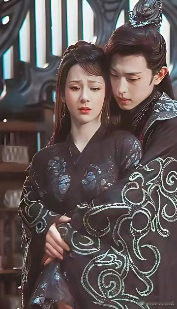 还是那句话，同行衬托，最为致命。迪丽热巴《白日提灯》扑街，真不是剧本太差，主要还