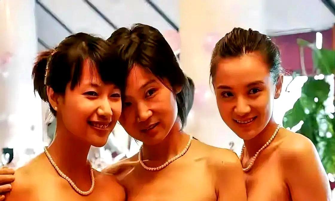 一张17年前的合影，竟成了她们三人的命运判词。17年弹指一挥，再回头看这张