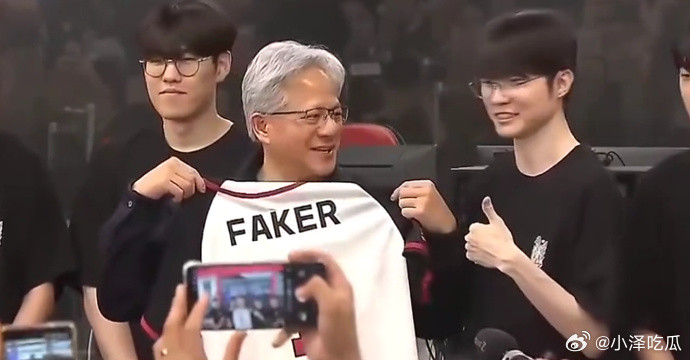 6月5日黄仁勋到访韩国，首站直奔首尔T1主题网吧会晤Faker与全
