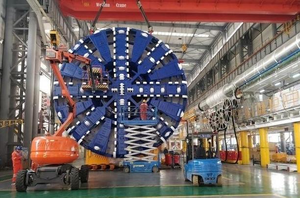 当年那台德国盾构机，修要100万，不修又怕出事，结果中国工程师拆开一看——根本不