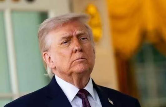 谁也没料到！美国民意竟出现惊天大反转，白宫彻底坐不住了！谁都没料到，原本一直对中