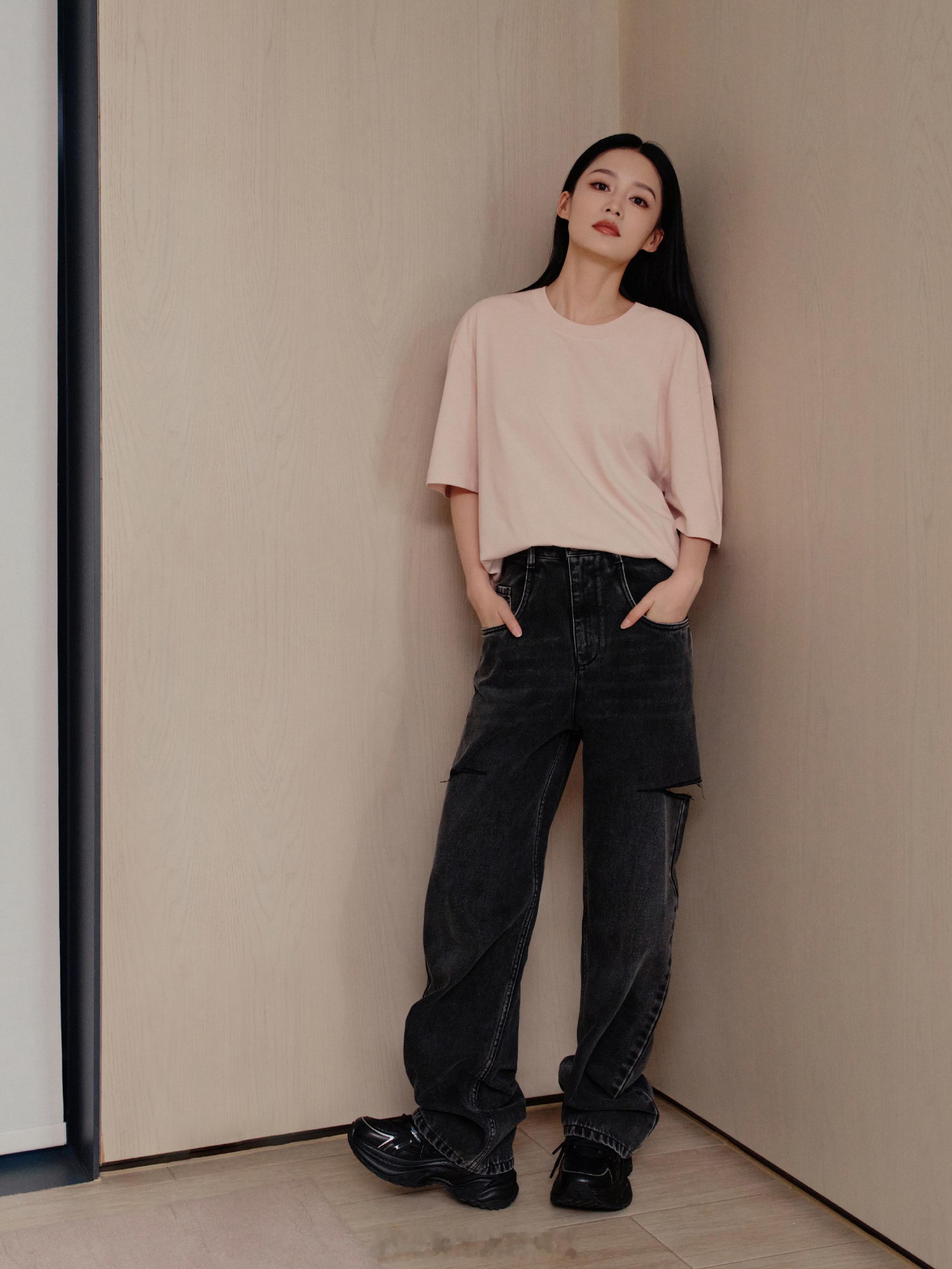 李沁姐姐休闲一刻美貌上线​​​