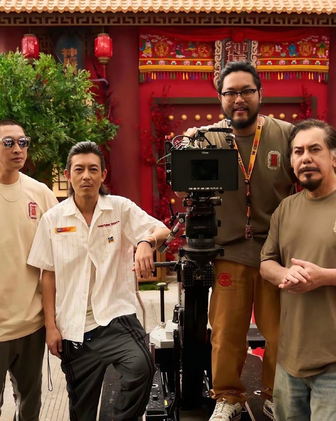 陈冠希久违亮相，一如既往的帅气，自带独特松弛氛围感，眉眼辨识度依旧在线，气质出众​