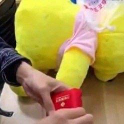 最近浙江慈溪的黄女士差点把家底都搭进去——她在网上认识了个“投资大神”，对方带着