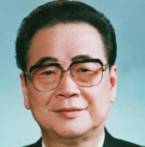 1992年7月，邓颖超因病离世，谁知，邓颖超留下的最后一句话竟是“李鹏”二字，这