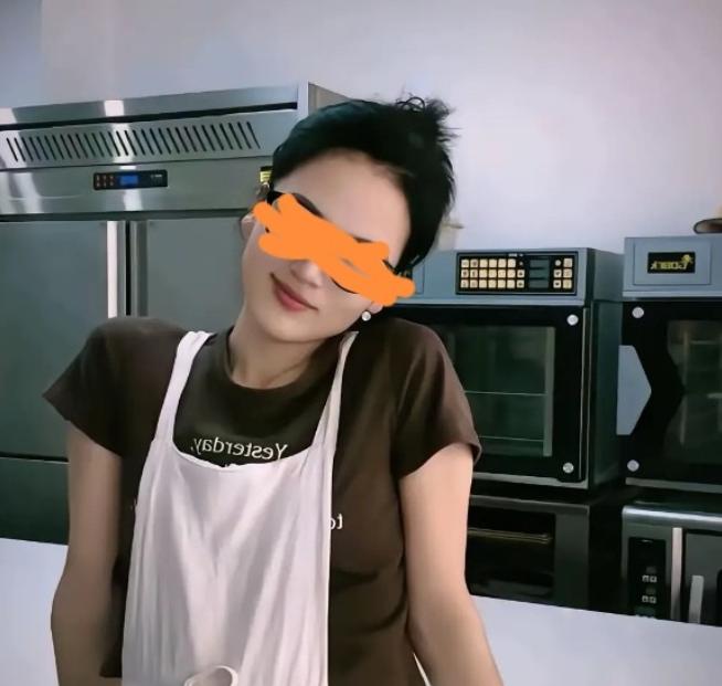江苏启东甜品店，那位女老板的丈夫也不必太痛苦太在意了，与其纠结不如趁早解脱，毕竟