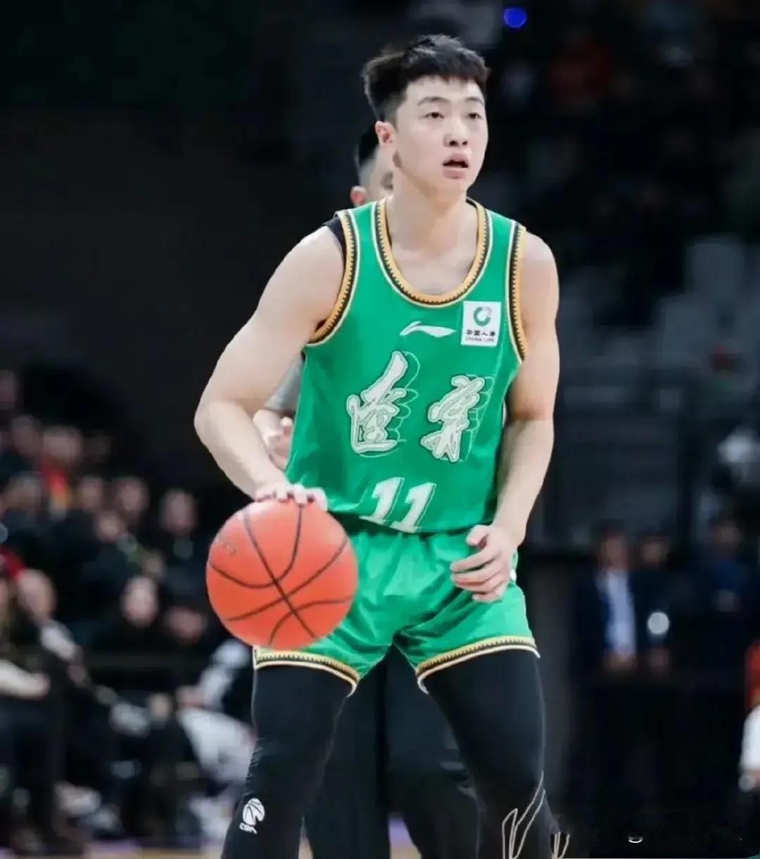 因祸得福！张峻豪和黄秋实因为打架禁赛被迫海外打球，现在看来，这或许是件好事，试想