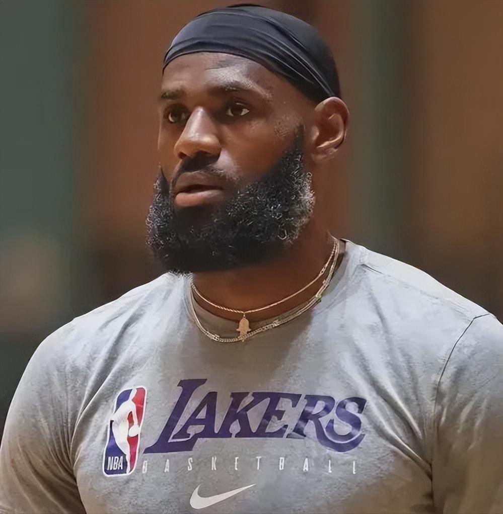 改变打法！詹姆斯过去3场比赛：对阵公牛：13中7，18分7篮板7助攻对阵掘金