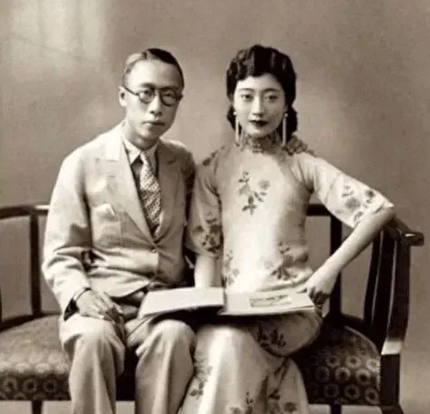 1923年，婉容把太监孙耀庭叫进闺房，命令他伺候自己冲澡，谁知，当她解开衣衫，孙