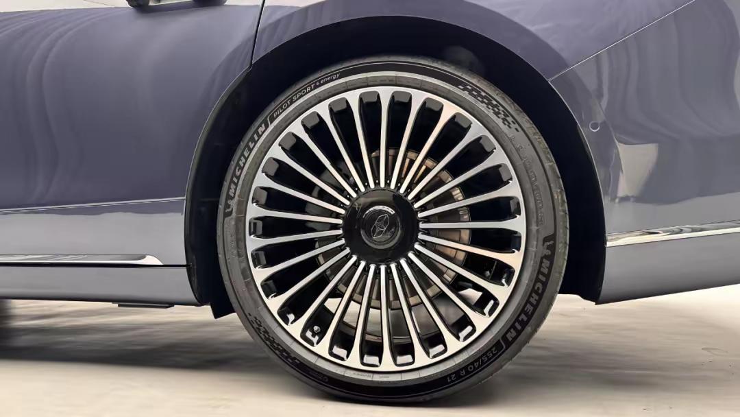 4. 新款享界S9纯电版降价7万底盘全面升级：2026款享界S9推出，纯电版降