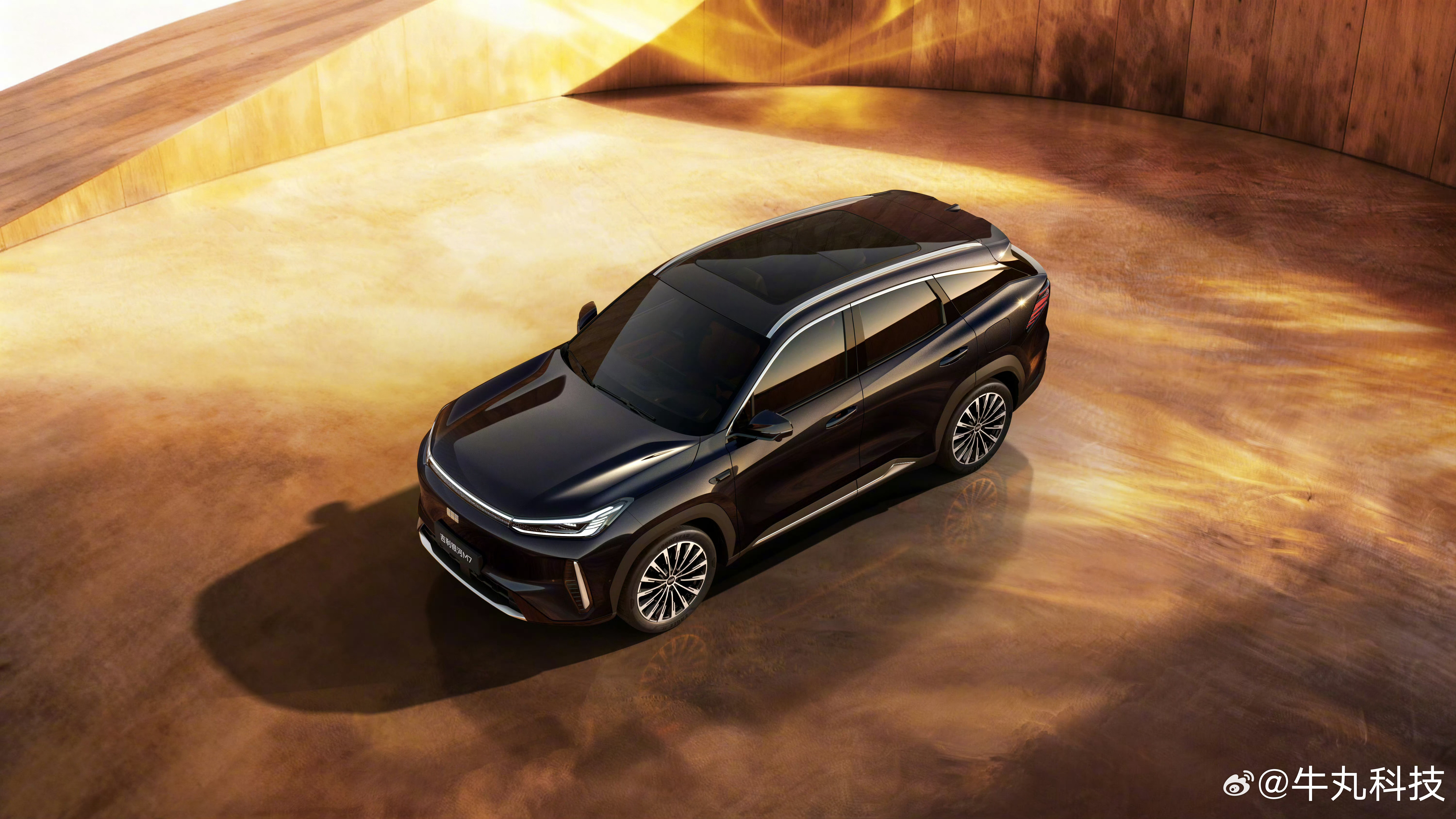 吉利银河M7正式亮相，妥妥的主流SUV颠覆者，核心杀手锏就是搭载了神盾金砖电池，