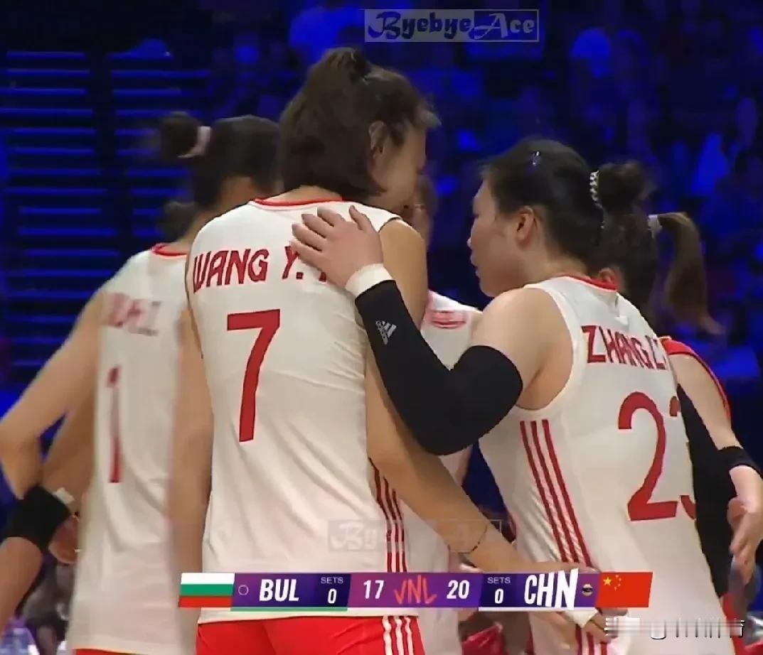 中国女排25-21拿下第一局保加利亚好大方！失误送出9分，中国队也不小气，失误