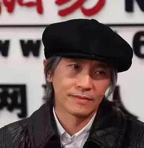主持人问周星驰:“演艺圈里，王晶是不是最了解你的人？”周星驰说:“我从来都不知道