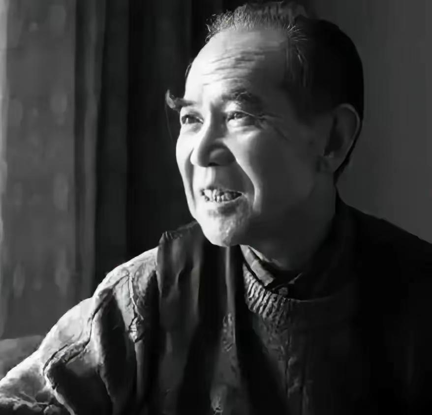 1962年春，中南海。机要秘书高智即将调任西安，临行前向毛主席辞行。主席放下手中