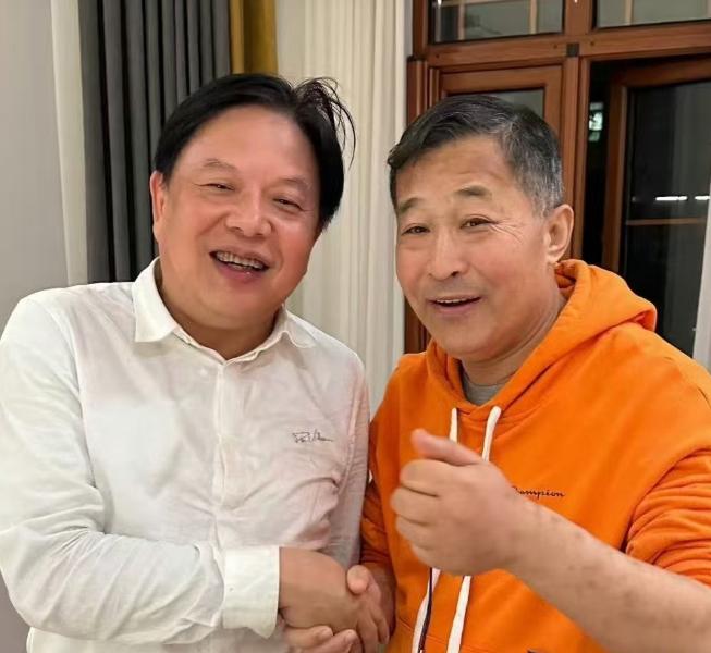 丝芭传媒创始人王子杰的死因和张雪峰的死因一样，都是突发心源性猝死，而且俩人生前都