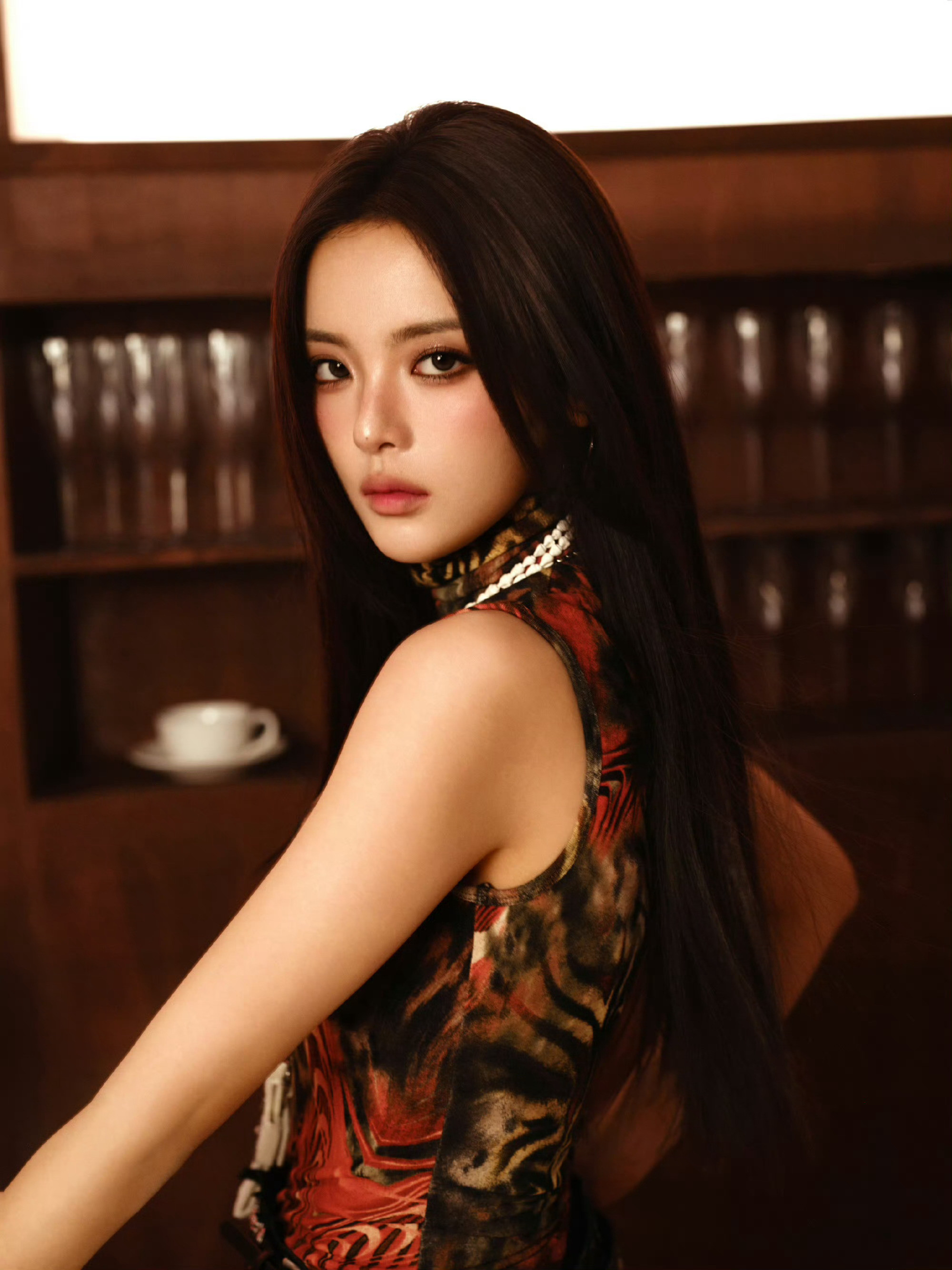 杨超越千禧年辣姐，浓妆的超越妹妹别具韵味。杨超越