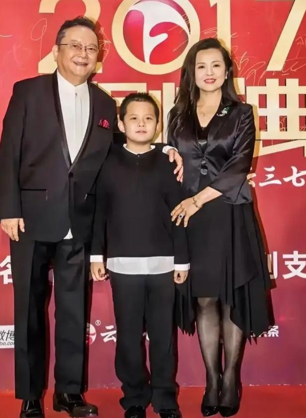 77岁的王刚，60岁的时候得了一子，本以为晚年可以安享清福，没想到现在17岁的儿