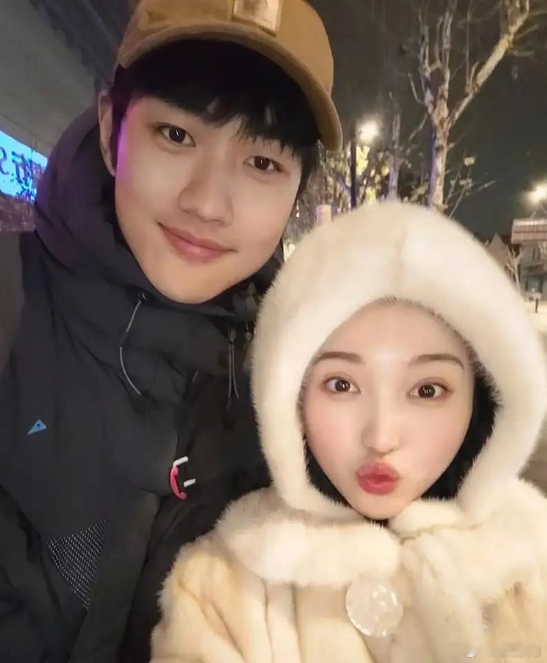 看到金莎被小19岁男友求婚的消息，我去问我妈，金沙都42岁了，还能生孩子吗？我妈