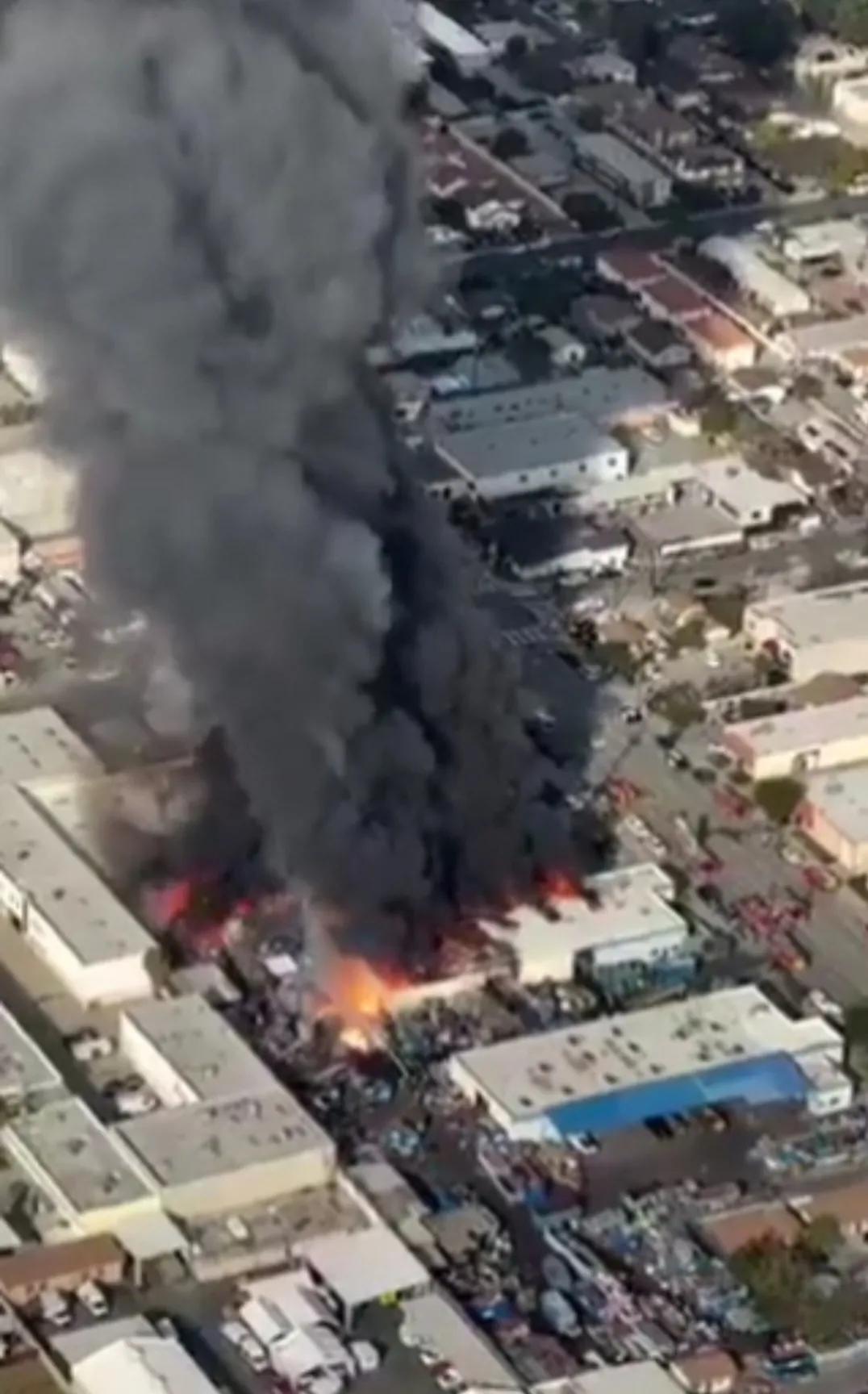 在伊朗“真实承诺-4”第54轮导弹打击之后，以色列特拉维夫发生多起火灾。在这轮打